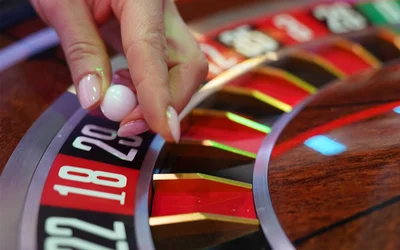 Live European Roulette Wheel with Golden Ball